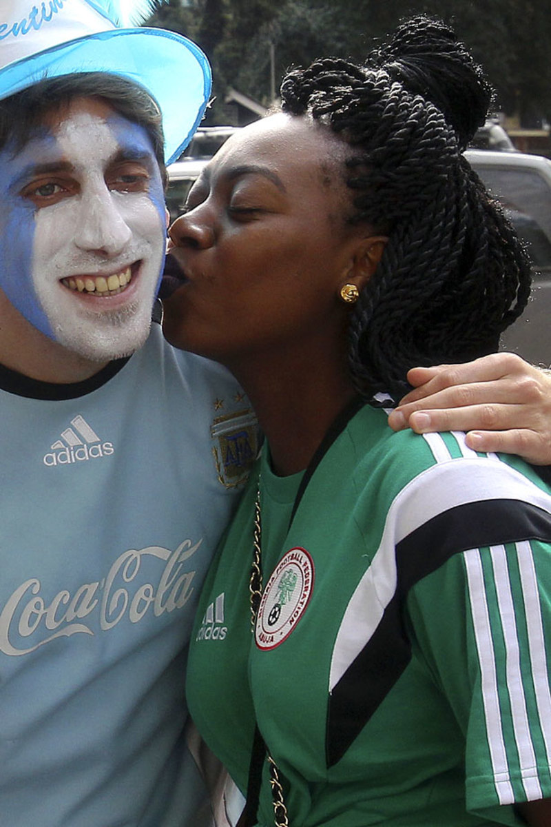 nigeria-female-fan.jpg
