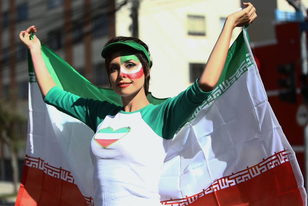 iran-female-fan(2).jpg