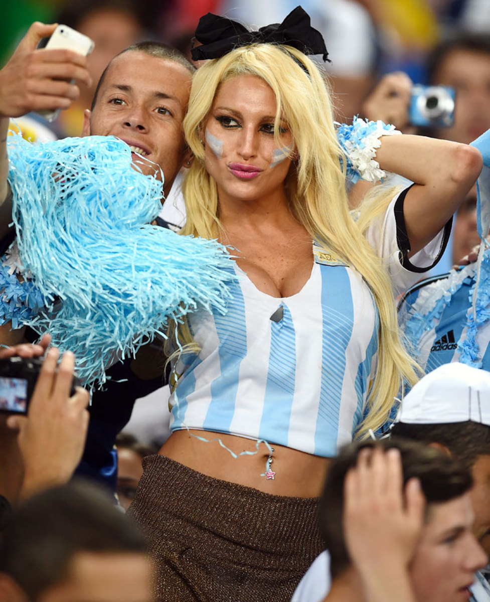 argentina-female-fan.jpg