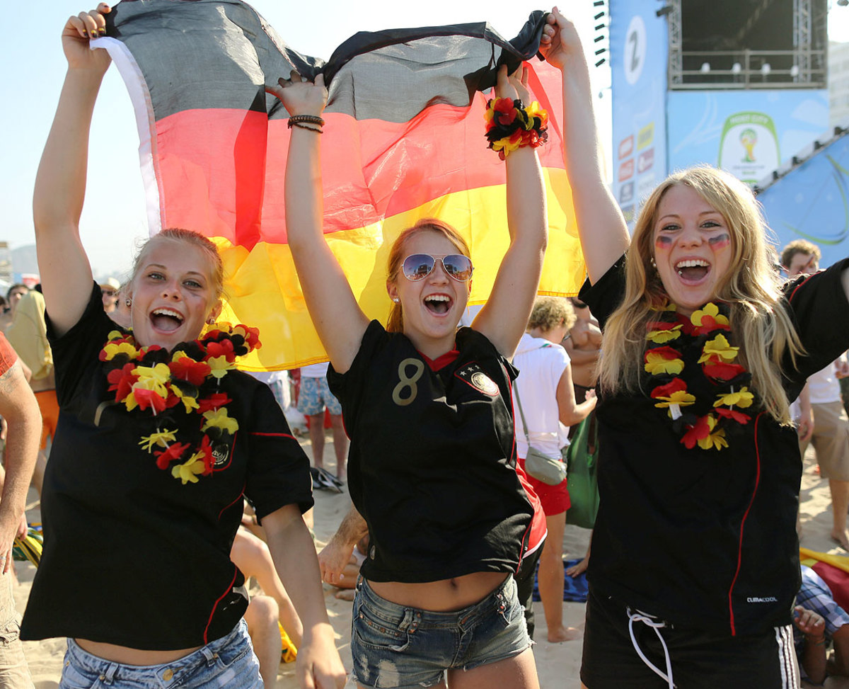 germany-female-fans.jpg