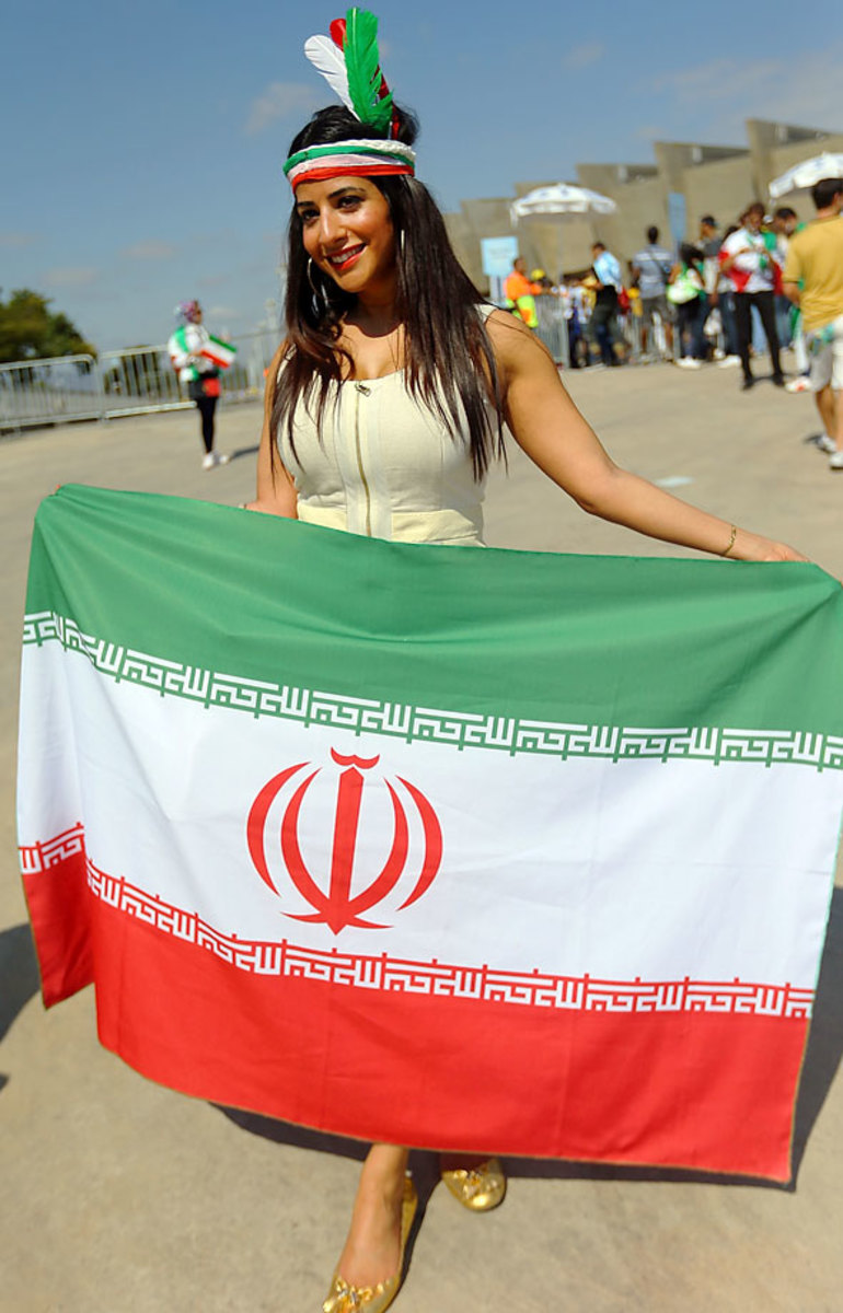 iran-female-fan.jpg