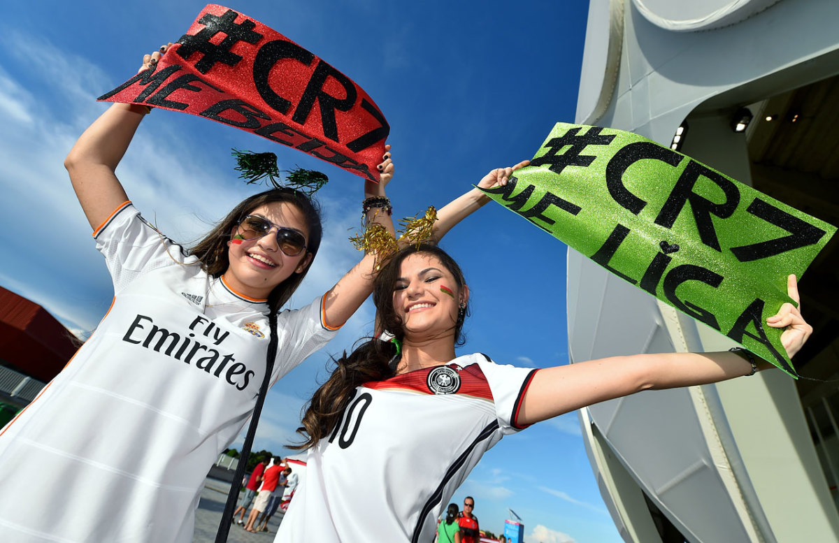 portugal-female-fans.jpg