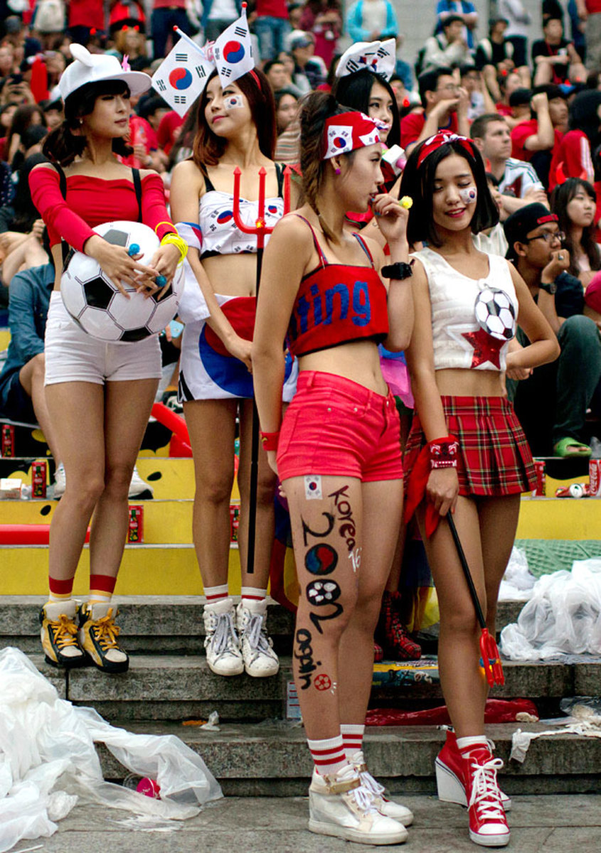 korea-republic-football-fans(2).jpg