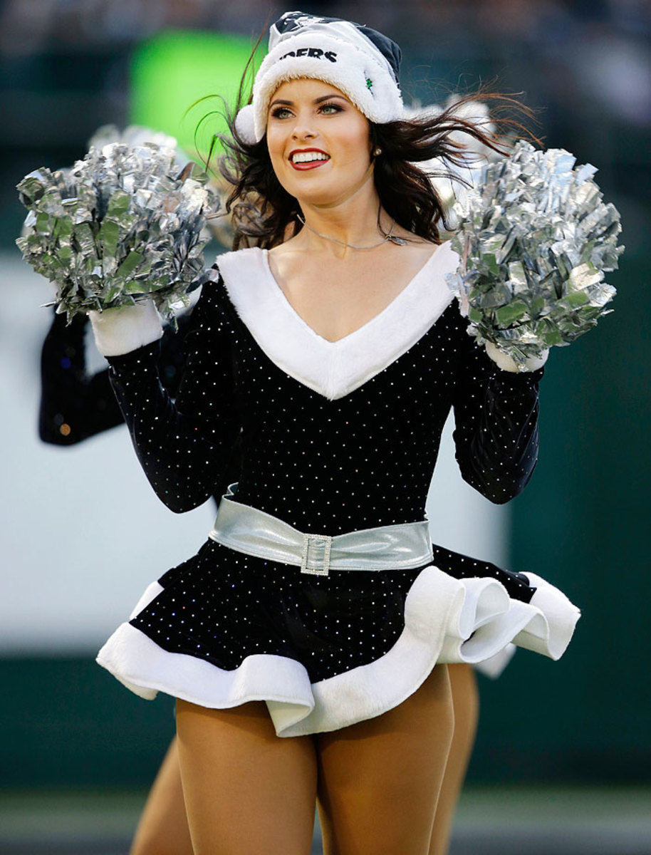 Oakland-Raiders-Raiderettes-cheerleaders-AP924254934458_20.jpg