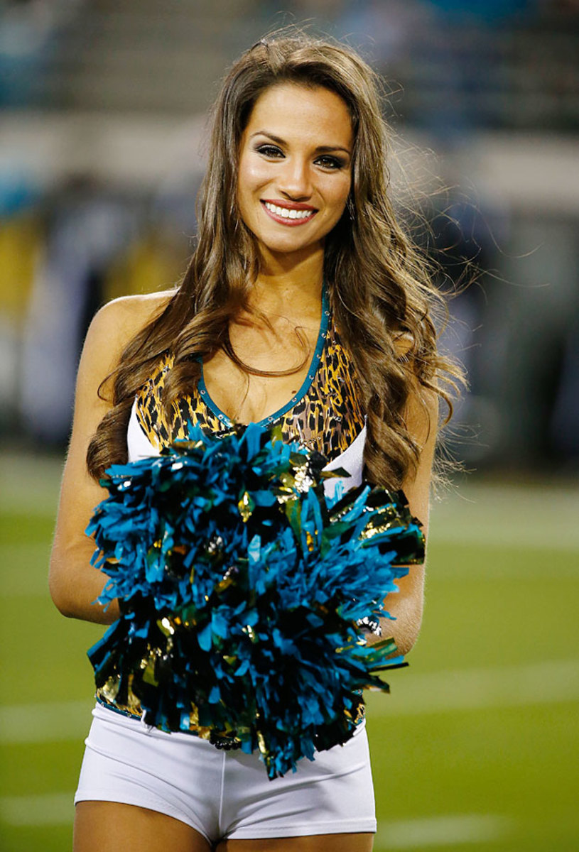 Jacksonville-Jaguars-The-Roar-cheerleaders-460652168.jpg