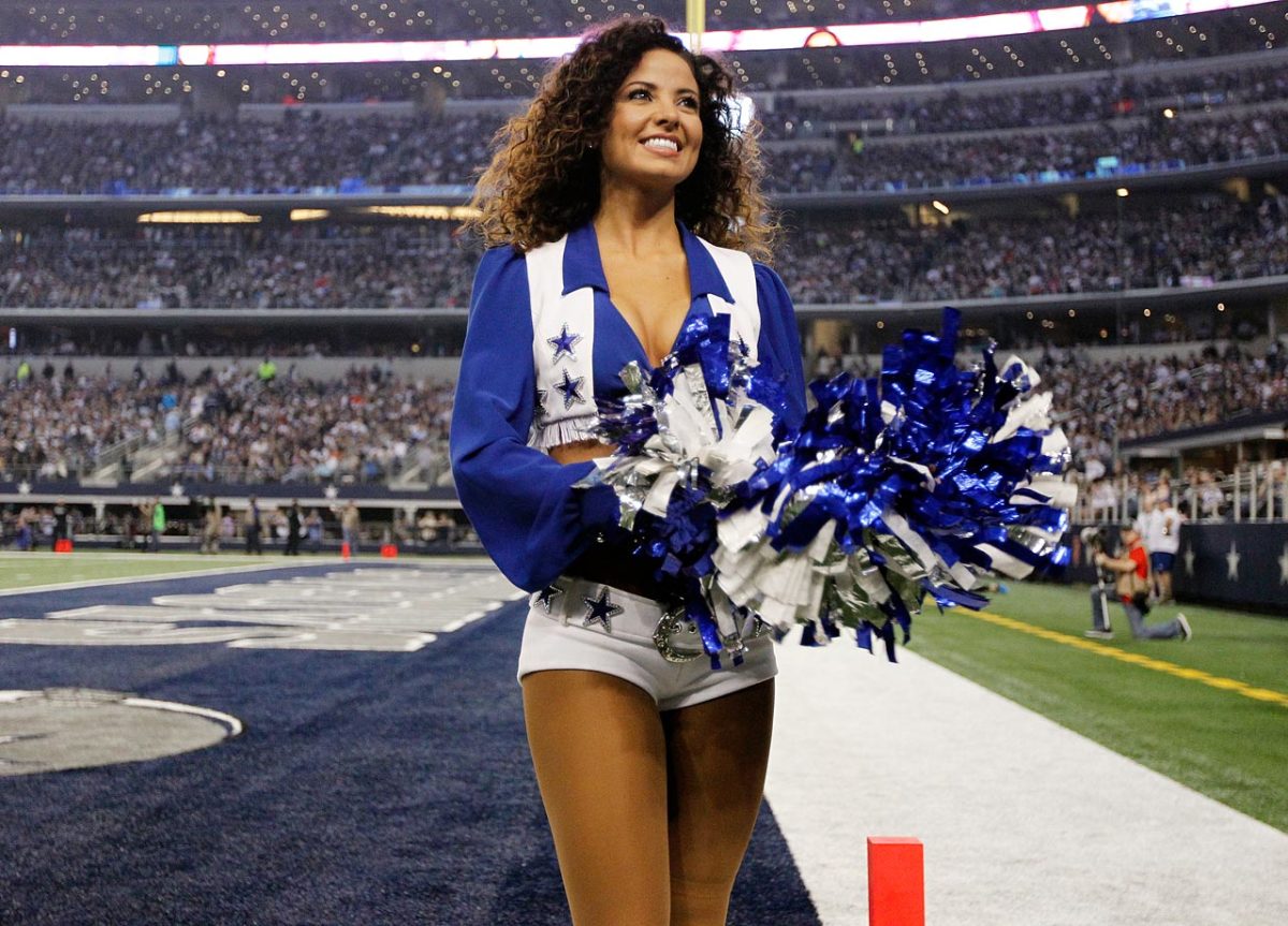 Dallas-Cowboys-cheerleaders-AP897329138615_15.jpg