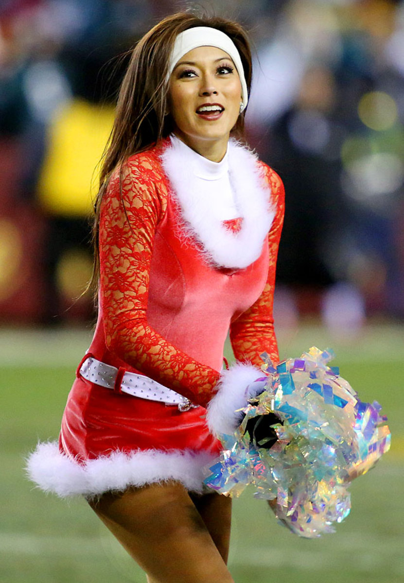 Washington-Redskins-cheerleaders-DAW14122031Eagles_at_Redskins.jpg