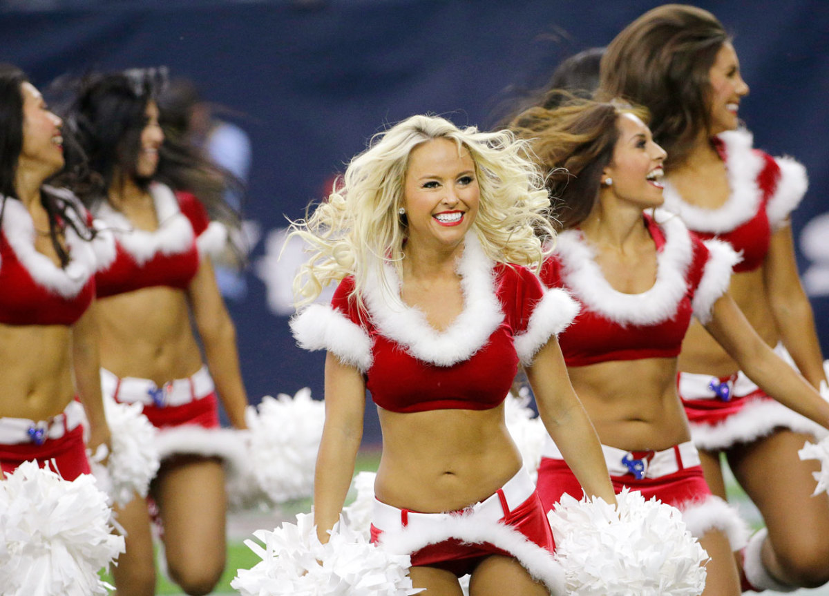 Houston-Texans-cheerleaders-AP222419209601_6.jpg