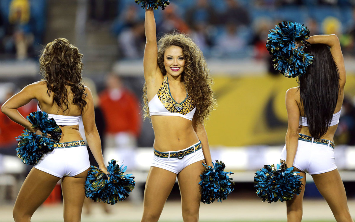 Jacksonville-Jaguars-The-Roar-cheerleaders-AP497463691700_5.jpg