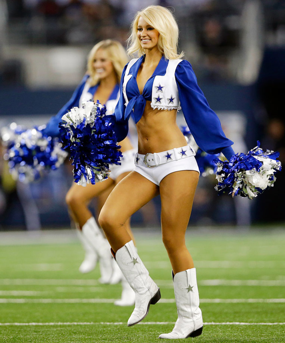 Dallas-Cowboys-cheerleaders-AP231444502331_13.jpg