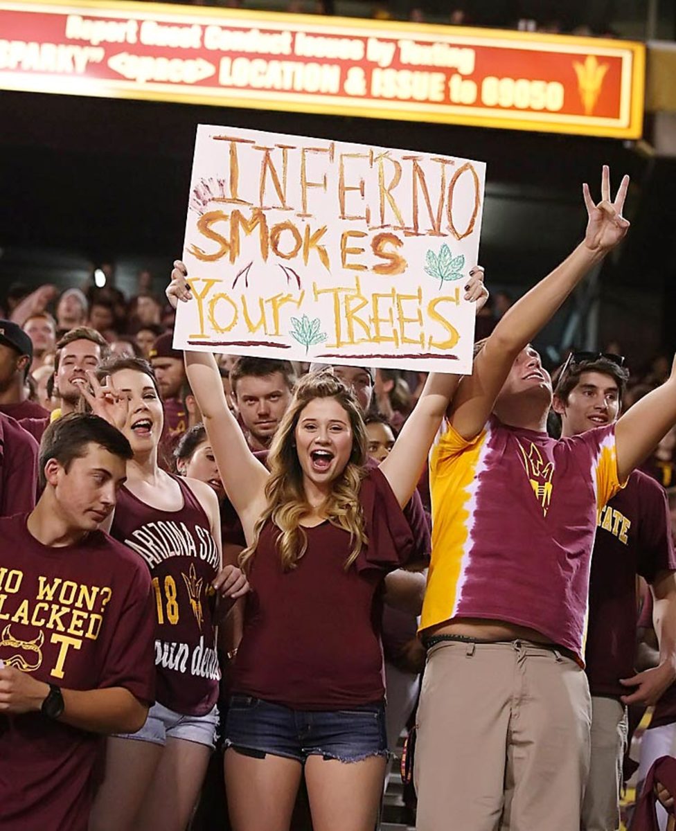 Arizona_State_Superfans-YMK37057.jpg