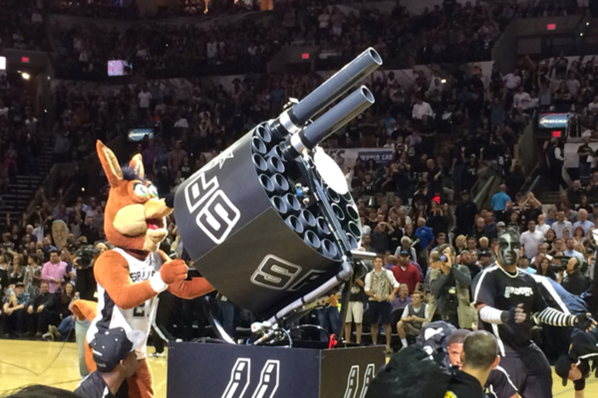 spurs-coyote-1