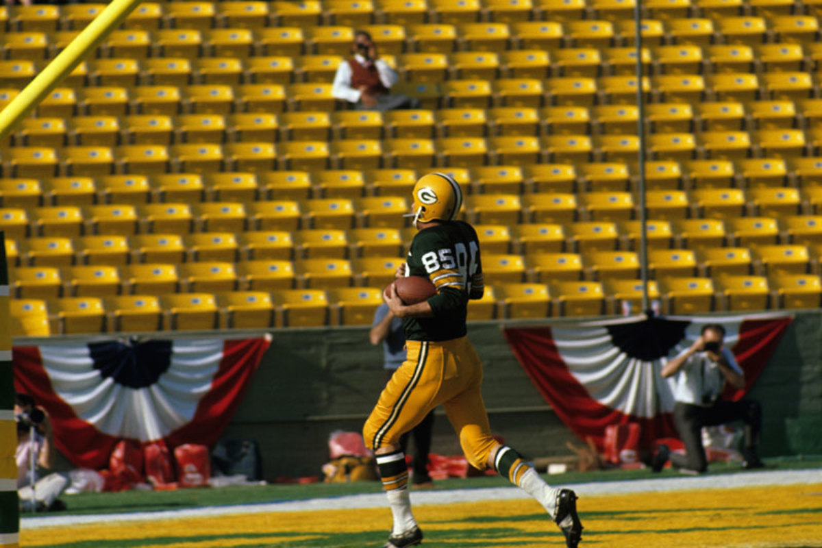 The crowd went wild when Max McGee scored in the first quarter of Super Bowl I. (Neil Leifer/Sports Illustrated)