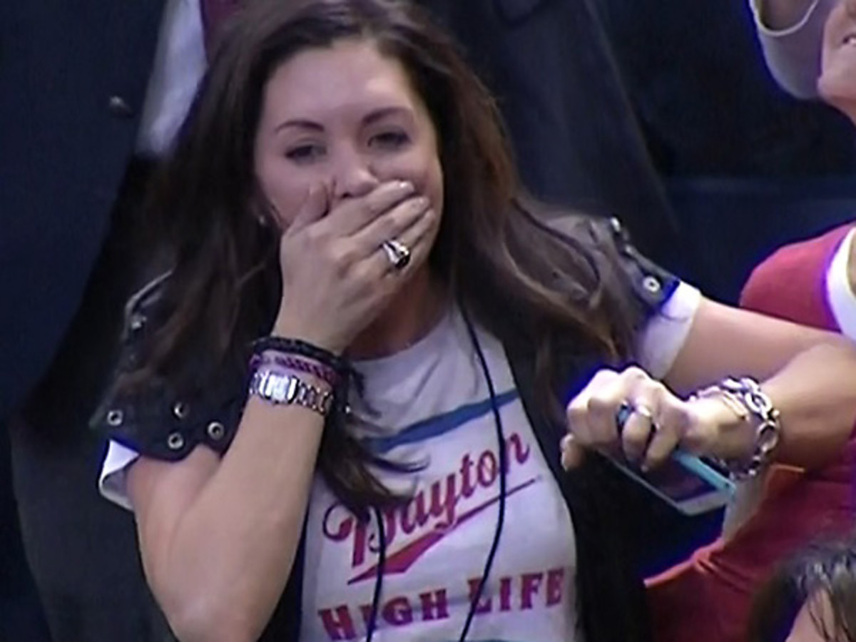 Dayton coach Archie Miller's wife, wears a shirt