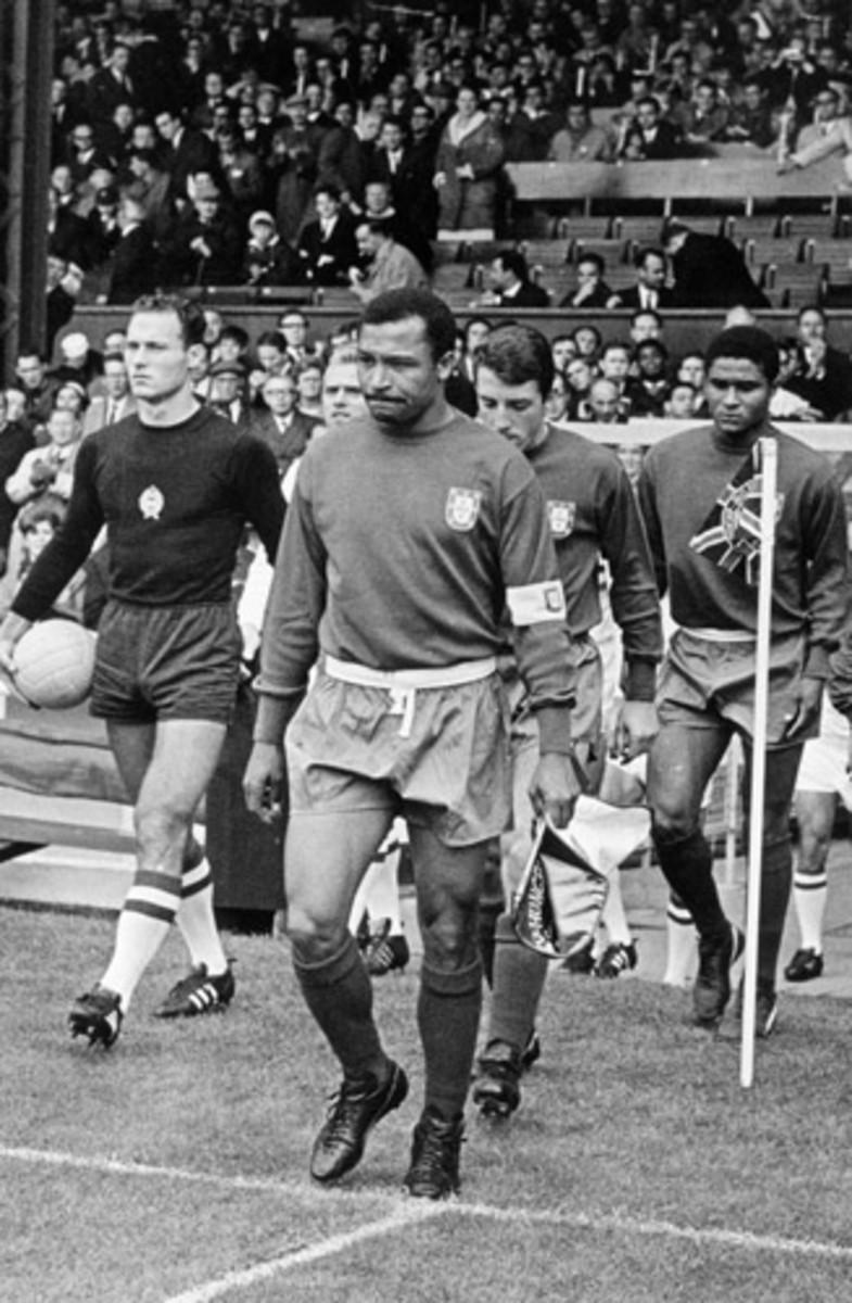 Mozambique-born Portuguese star Mario Coluna, center, captained a friendly between Portugal and Brazil at Estadio Salazar -- eventually renamed Estadio do Machava -- in 1968. 