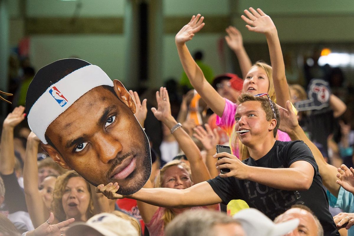 lebron-fans-452047738_10.jpg