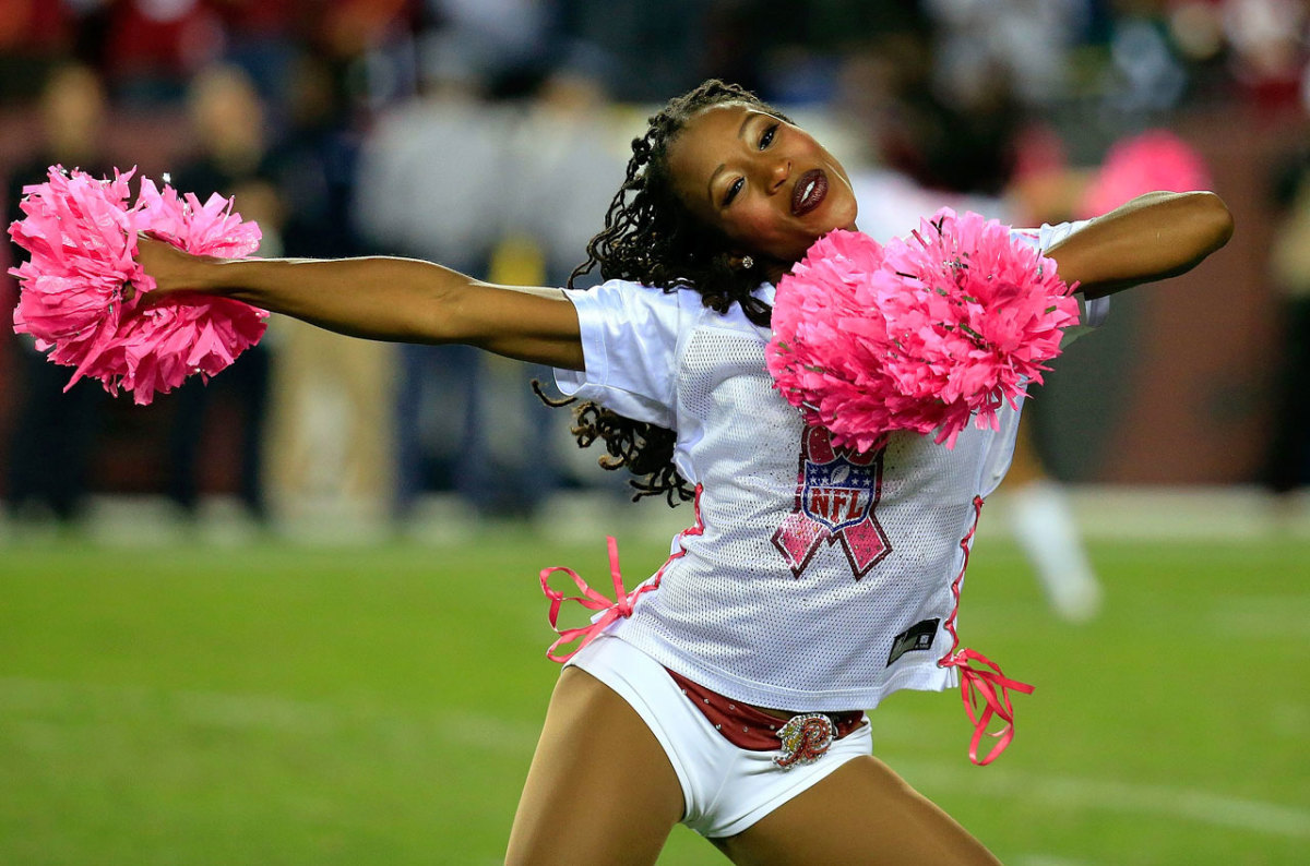 Washington-Redskins-cheerleader-456766140.jpg