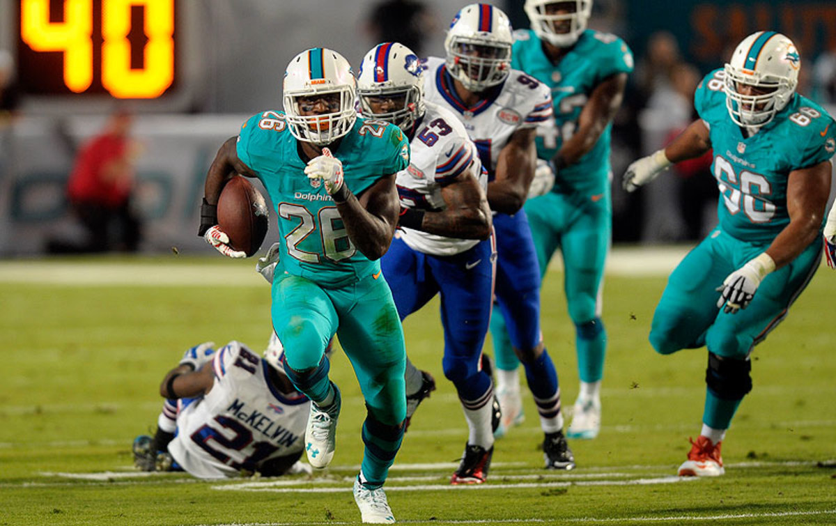 Lamar Miller rushed for 86 yards as the Dolphins won for the fourth time in the past five games. (Michael Laughlin/Getty Images)