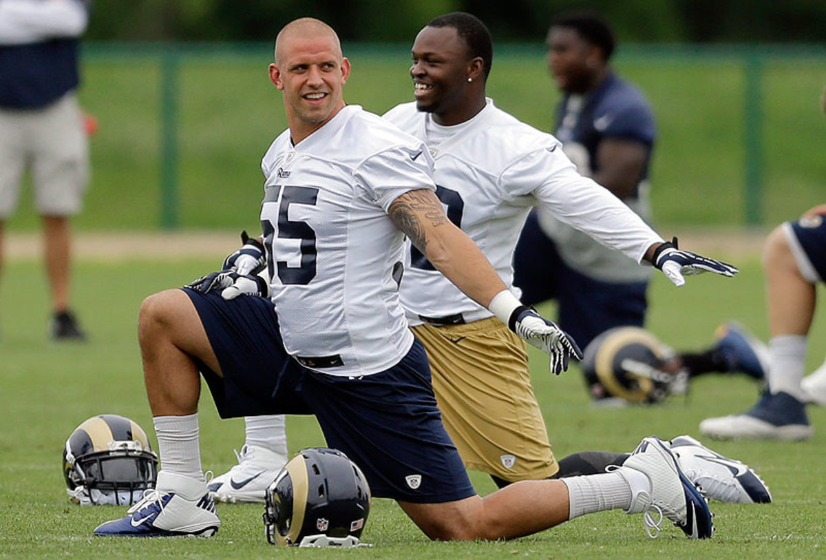 In order to reach their full potential on defense, the Rams need linebacker James Laurinaitis and Alec Ogletree to play better against the run. (Jeff Roberson/AP)