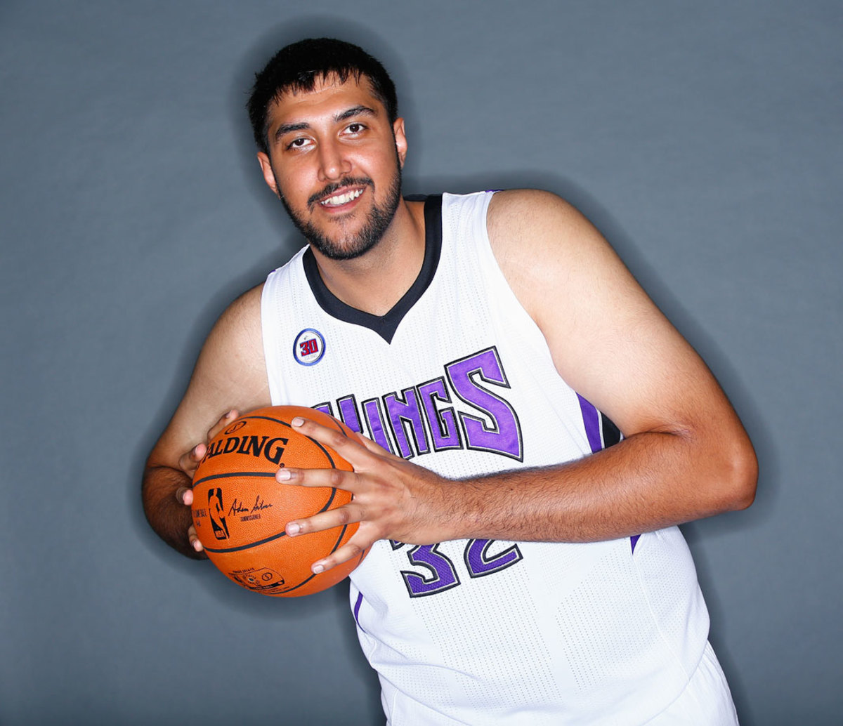 Sim-Bhullar-2014-NBA-Media-Day.jpg