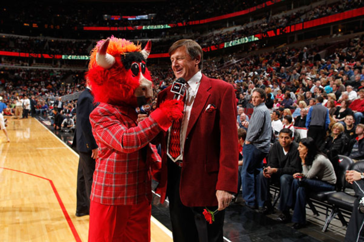 Benny the Bull hopes to see Craig Sager back on the sideline soon. (Getty Images)