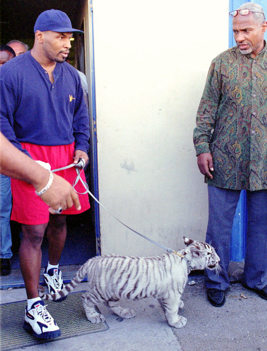 1996-mike-tyson-pet-tiger-kenya.jpg