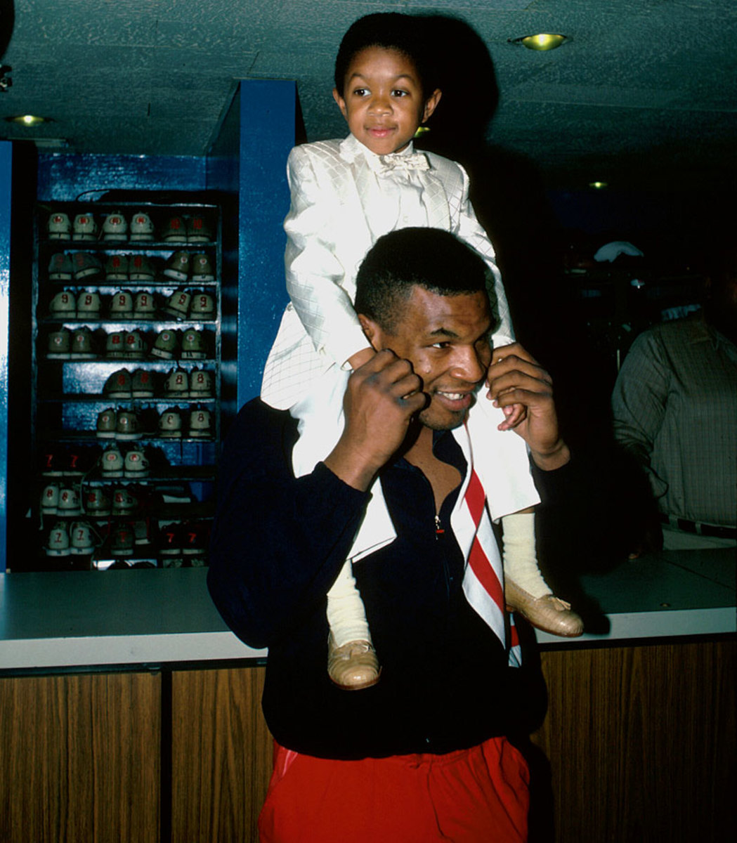 1986-mike-tyson-emmanuel-lewis.jpg