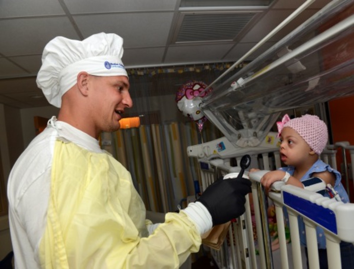 Rob-Gronkowski-Childrens-hospital-new-england-patriots-5.jpg.jpg