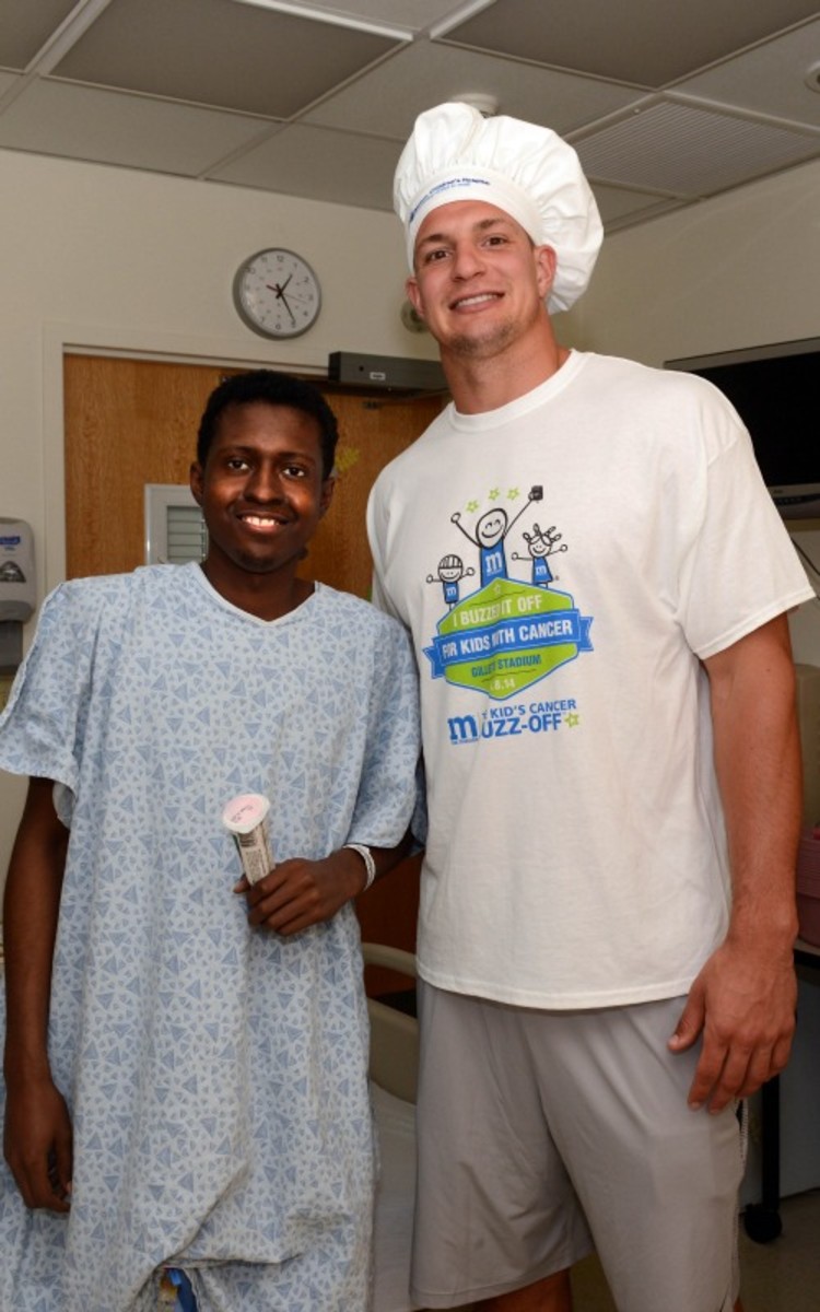 Rob-Gronkowski-Childrens-hospital-new-england-patriots-4.jpg.jpg