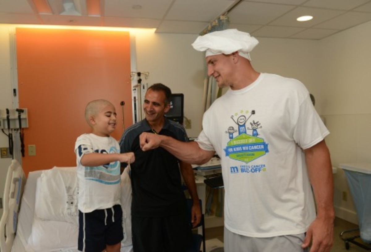 Rob-Gronkowski-Childrens-hospital-new-england-patriots-2.jpg.jpg