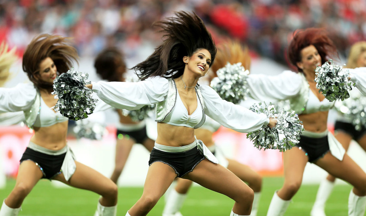 Oakland-Raiders-Raiderette-cheerleaders-456267972_10.jpg