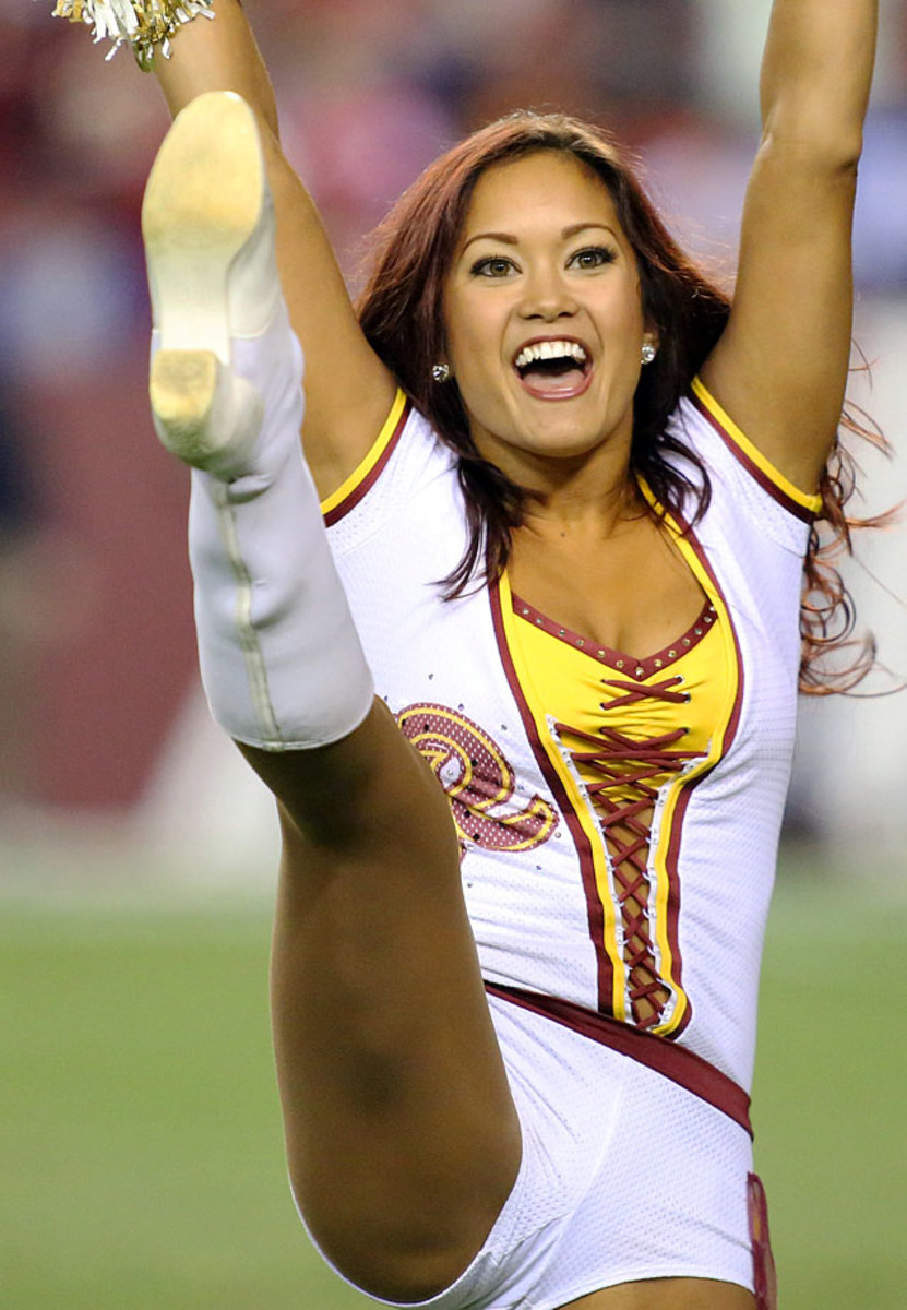 Washington-Redskins-cheerleaders-DAW140925119Giants_at_Redskins.jpg