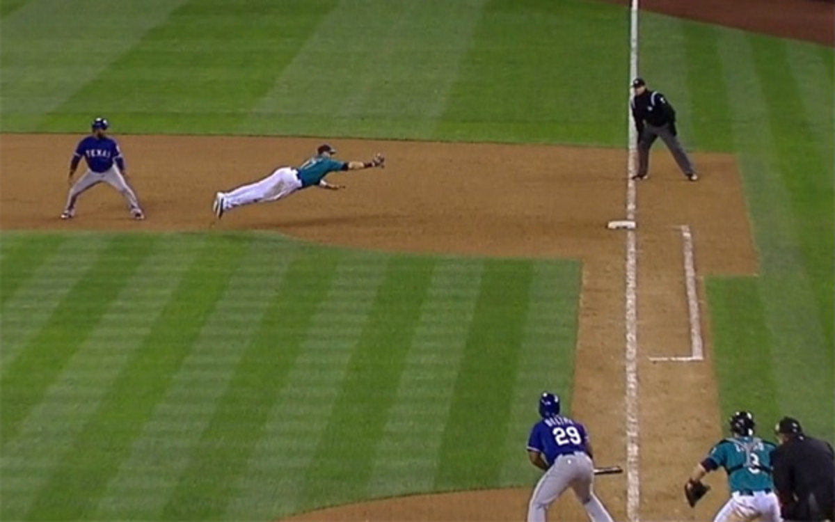 Justin Smoak (diving) turned an unassisted double play to save the Mariners' 6-5 win Friday night.