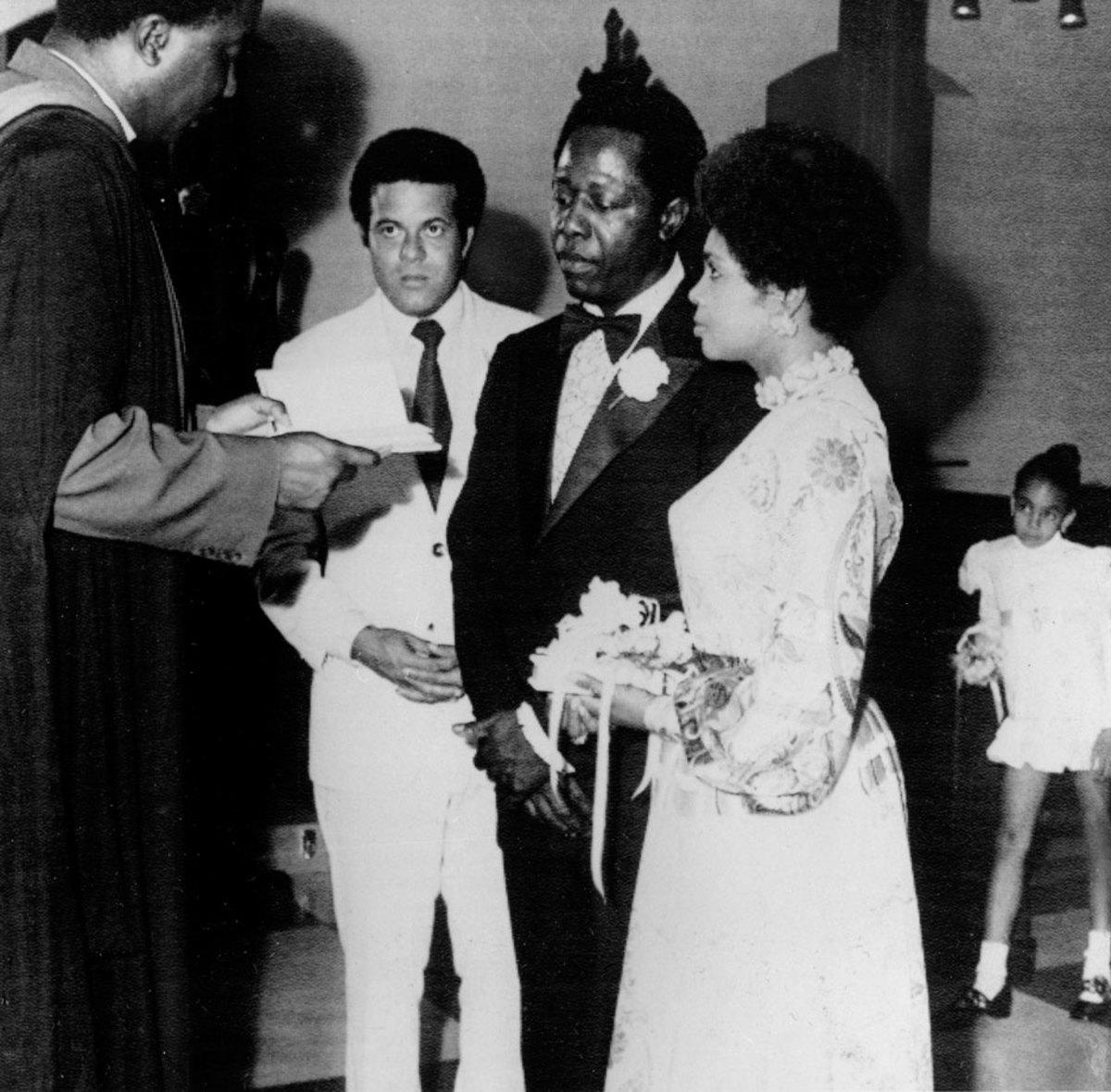 1973-Hank-Aaron-Billye-Williams-wedding.jpg