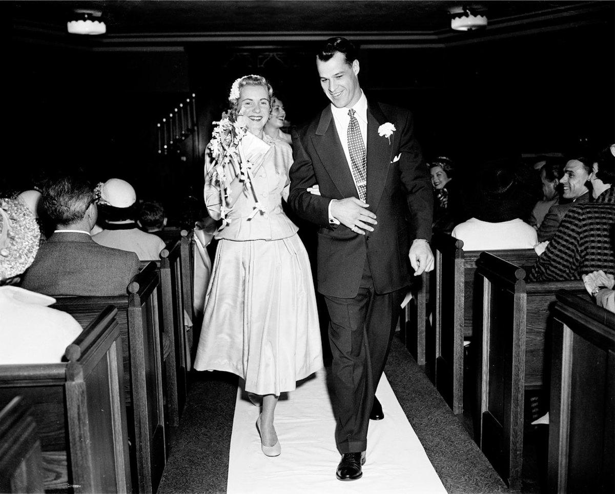 1953-Gordie-Howe-Colleen-Joffa-wedding.jpg