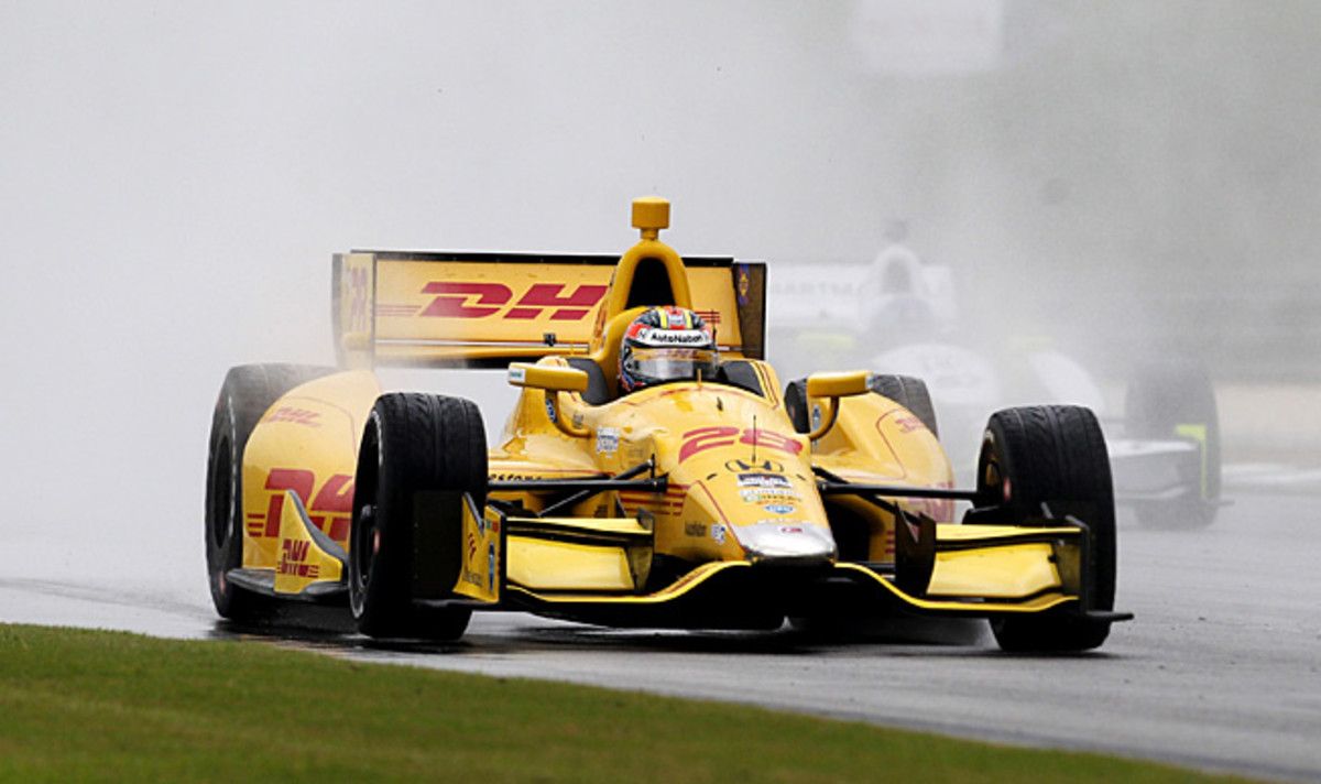 Ryan Hunter-Reay kicks up water spray as he leads the pack down the Alabama Grand Prix backstretch.