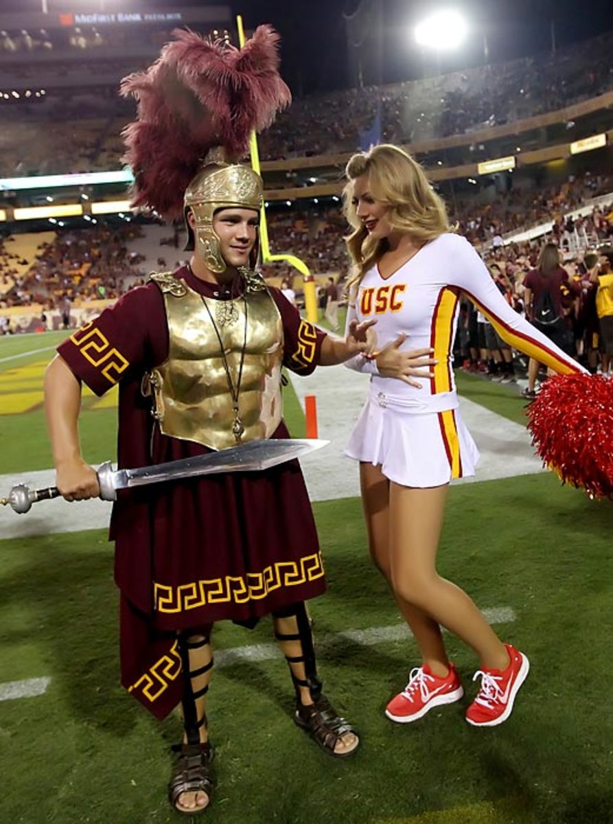 140515124021-02-perry-usc-game-action-a08x0863-single-image-cut.jpg