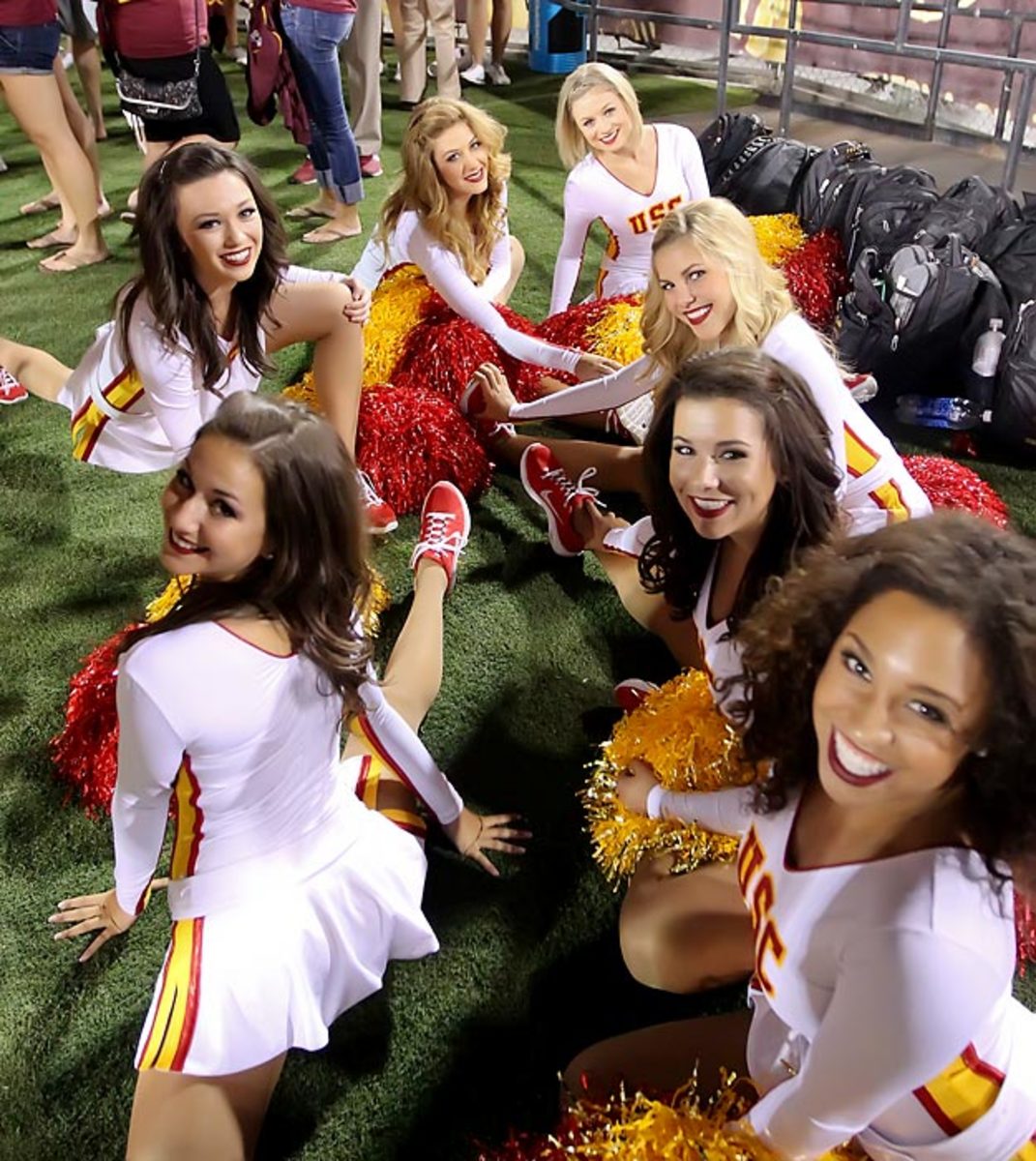 140515123956-02-perry-usc-game-action-a08x0803-single-image-cut.jpg