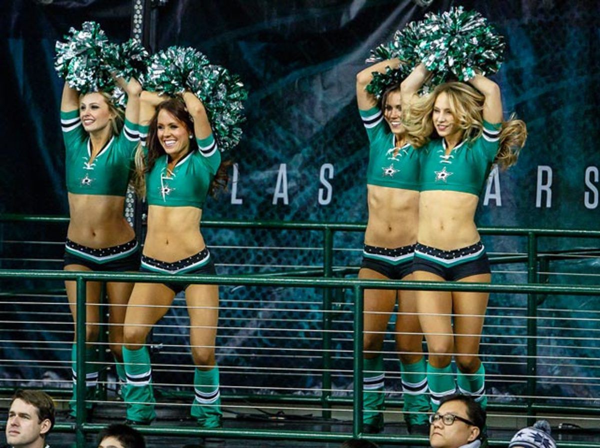 140210160516-dallas-stars-ice-girl-cey140123717-mapleleafsatstars-single-image-cut.jpg