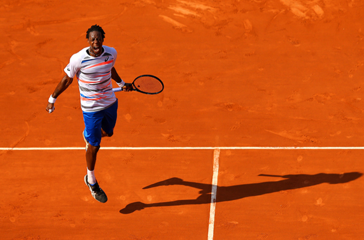 Gael Monfils celebrates his five-set victory over Fabio Fognini. (Clive Brunskill/Getty Images)