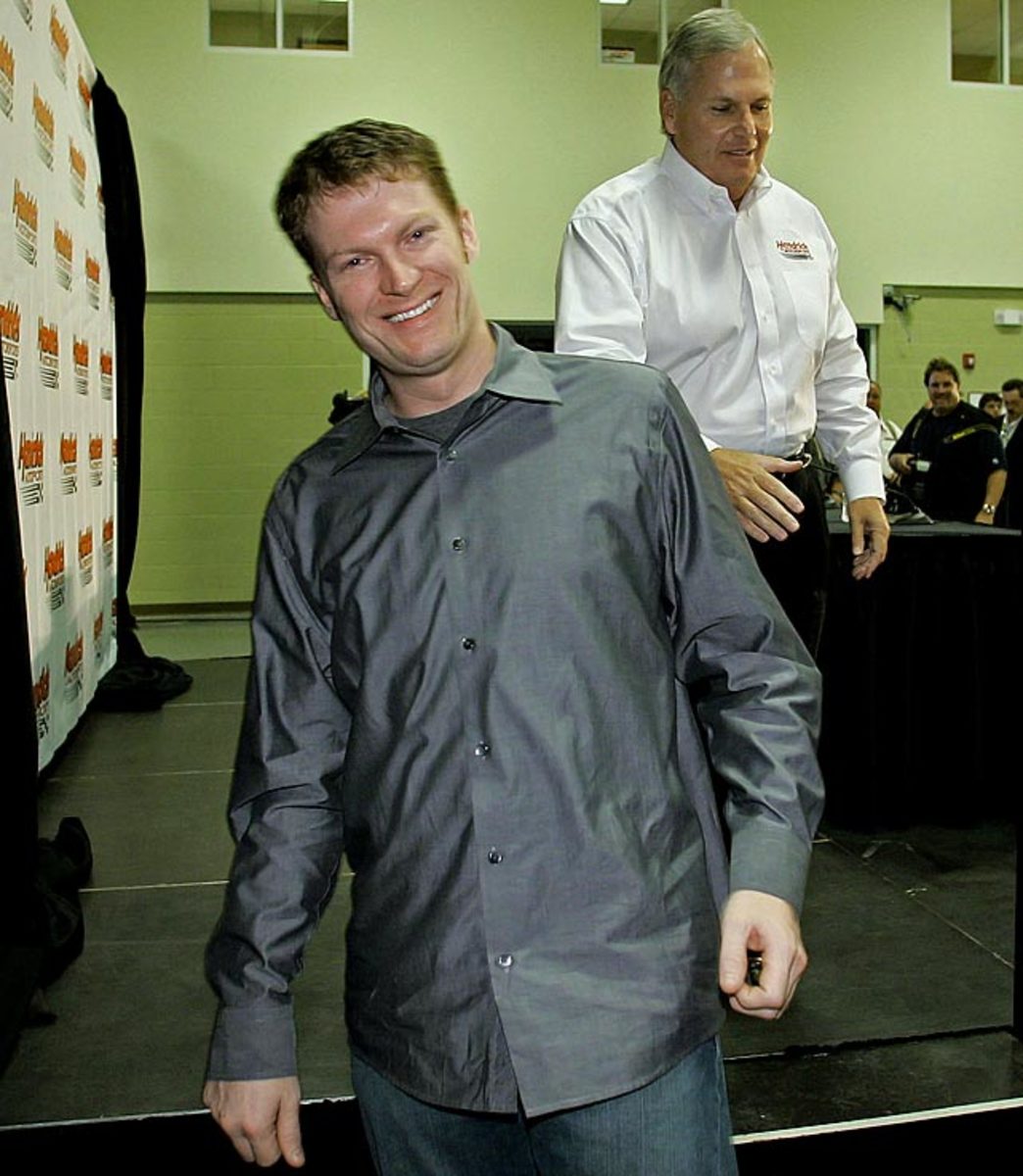 dale-earnhardt-jr-hendrick.jpg
