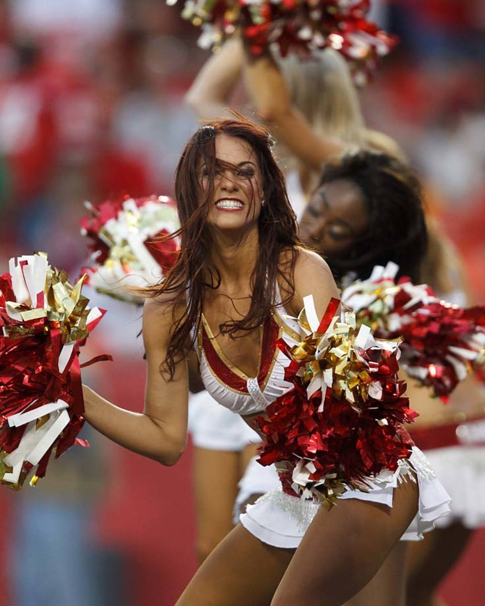 Kansas-City-Chiefs-cheerleaders-AAH140807047_Bengals_v_Chiefs.jpg