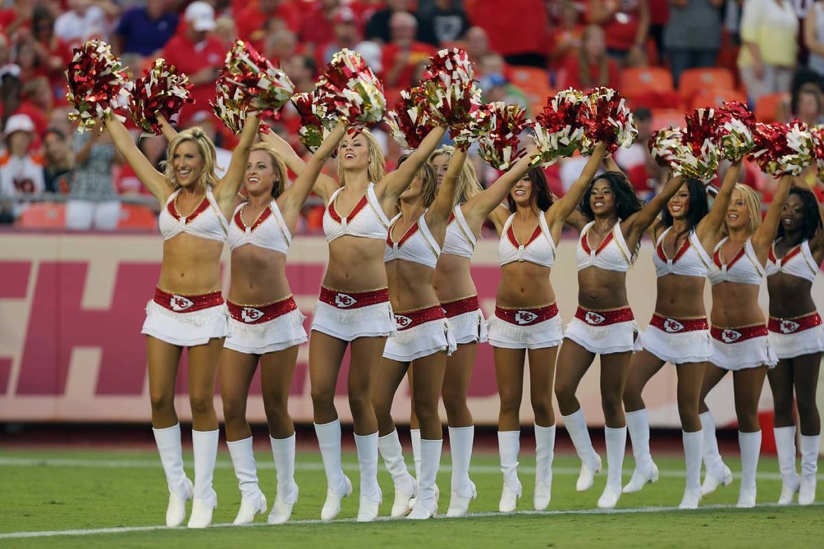 Kansas-City-Chiefs-cheerleaders-AP623548173146_17.jpg