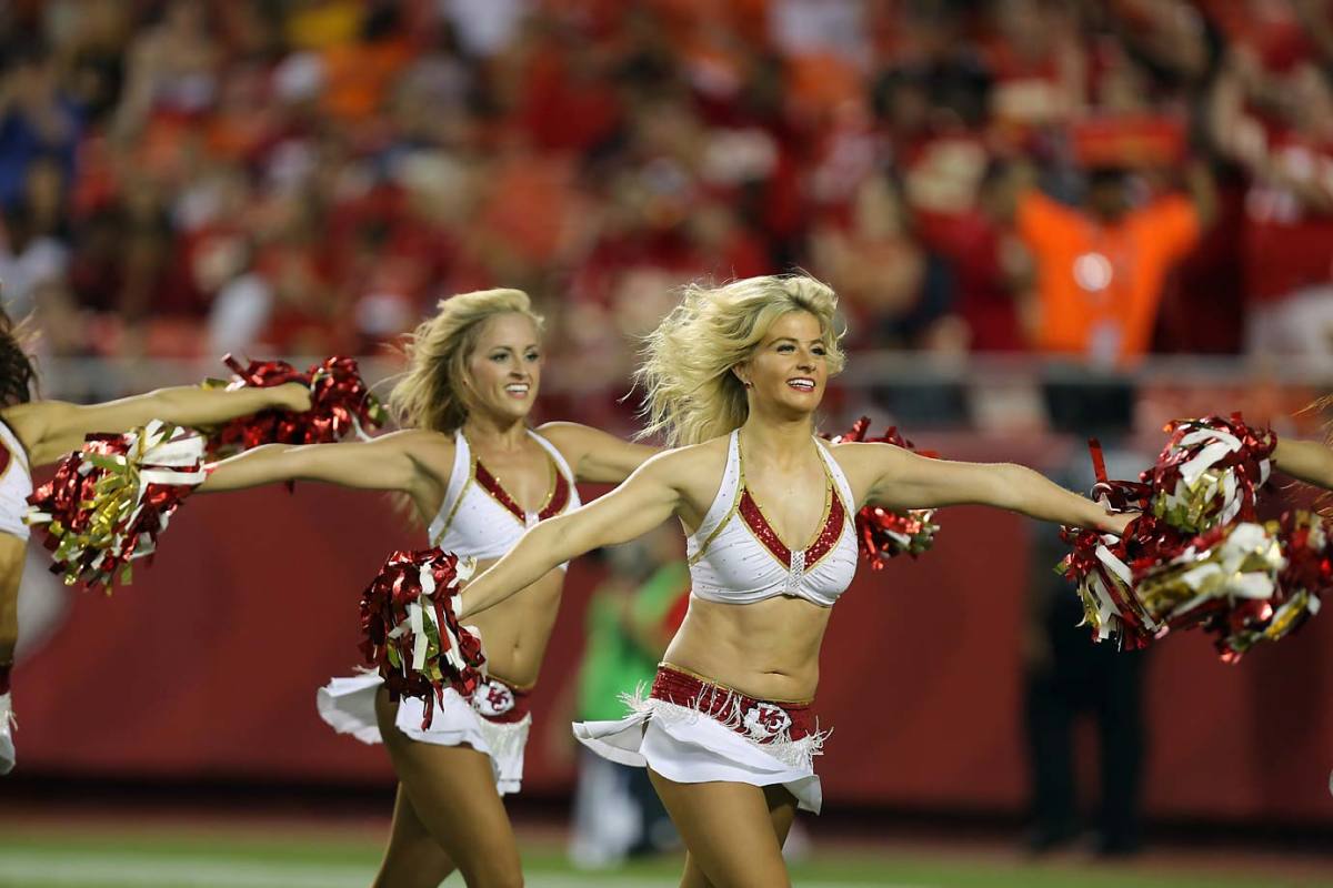 Kansas-City-Chiefs-cheerleaders-AP708362302540_6.jpg