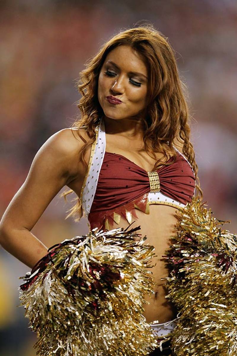 Washington-Redskins-cheerleaders-AP465666890068_18.jpg