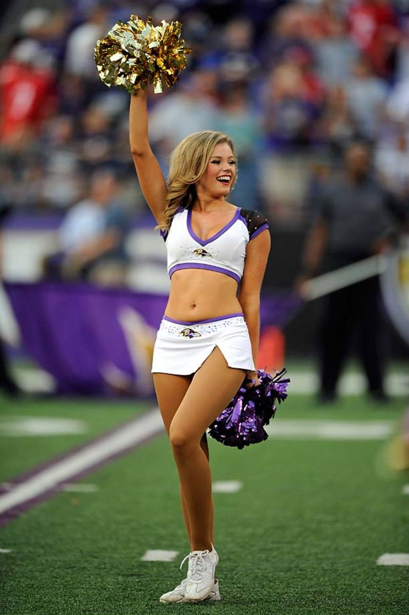 Baltimore-Ravens-cheerleaders-AP996947432690_1.jpg