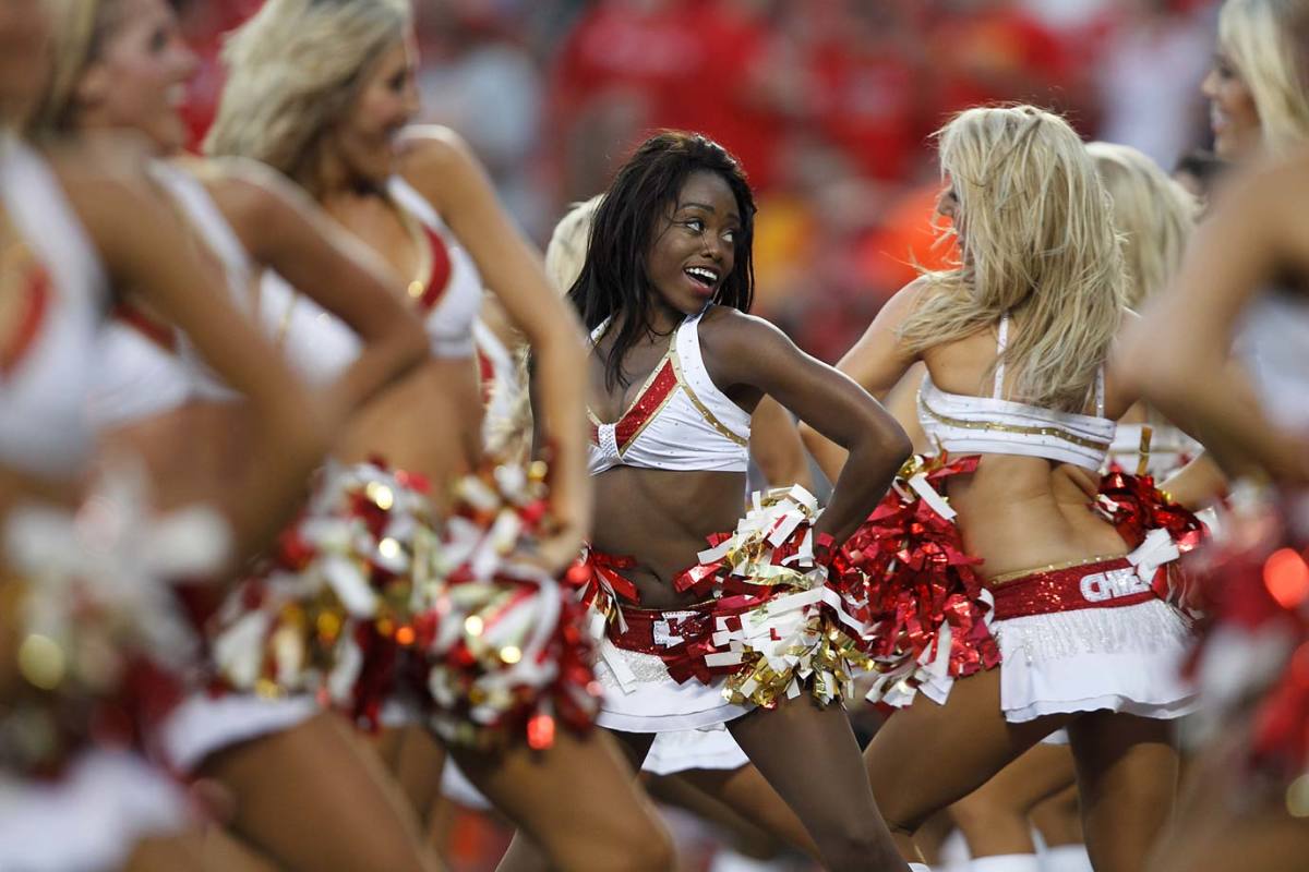 Kansas-City-Chiefs-cheerleaders-AAH140807045_Bengals_v_Chiefs.jpg