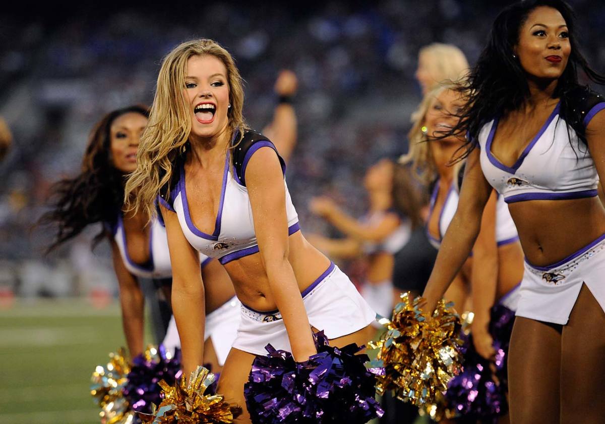 Baltimore-Ravens-cheerleaders-AP576179278033_10.jpg