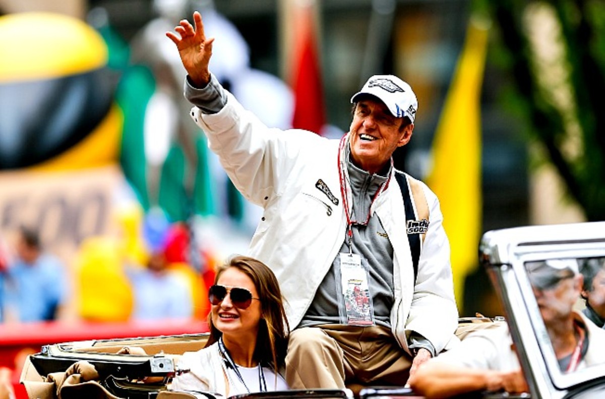 Jim Nabors made an emotional final appearance to sing "Back Home In Indiana" before the race.