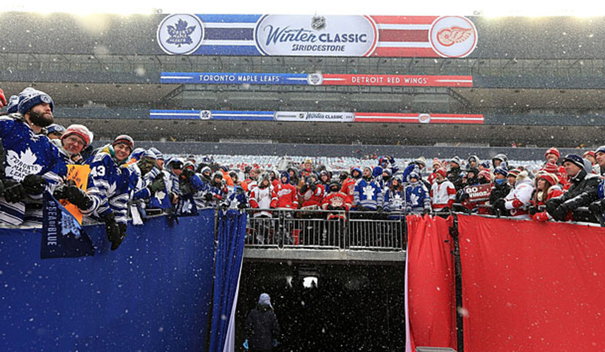 Fans at the 2014 NHL Winter Classic at Michigan Stadium